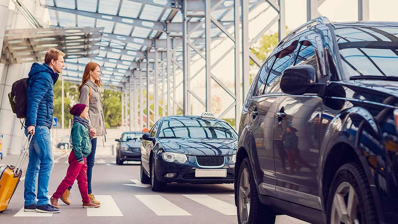 Learn the benefits and tips of renting a car at the airport. A guide for comfortable, fast, and safe travel.