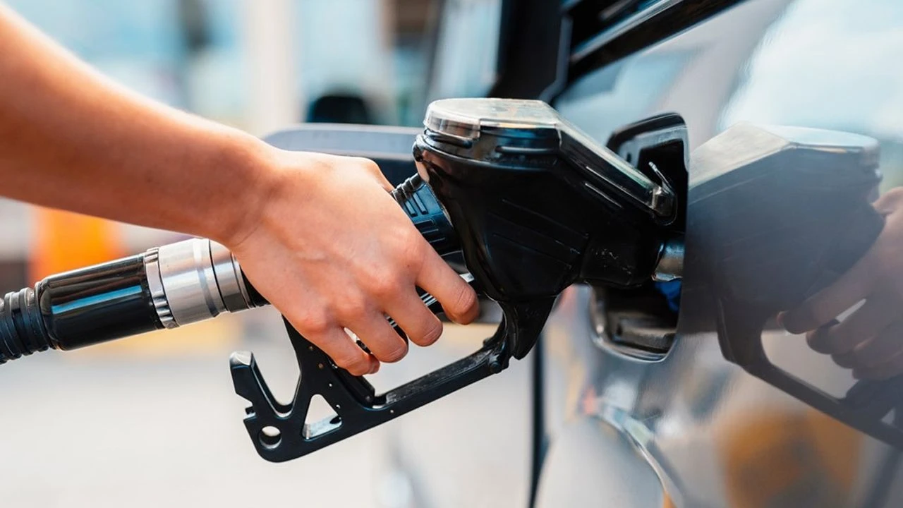Fuel Policies for Rental Vehicles: Full Tank, Empty Tank, Refund, and Other Options